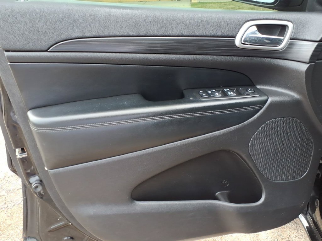 Used 2019 Jeep Grand Cherokee Altitude AWD/4WD image 14