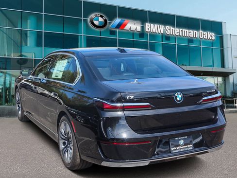 New 2026 BMW i7 eDrive50 w/ Premium Package image 6
