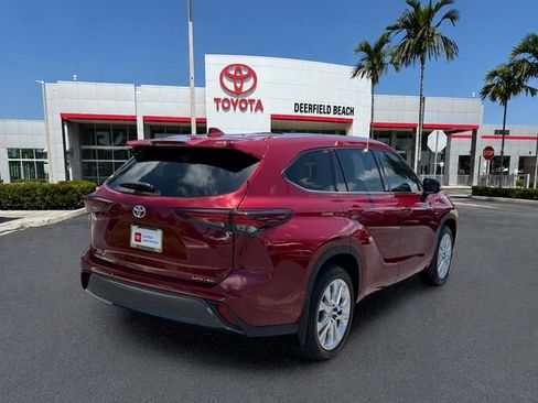 Certified 2025 Toyota Highlander Limited FWD image 7