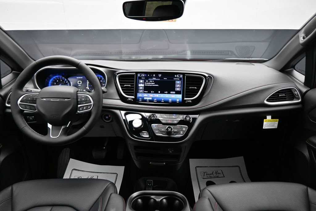 New 2027 Chrysler Pacifica Select FWD image 13