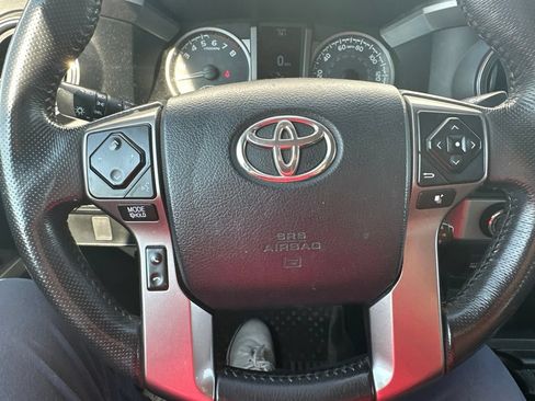 Used 2017 Toyota Tacoma SR5 AWD/4WD image 31
