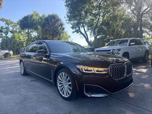 Used 2022 BMW 740i w/ Premium Package RWD image 4