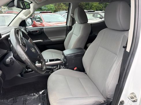 Certified 2019 Toyota Tacoma SR5 AWD/4WD image 20