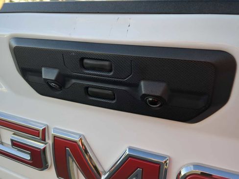 Used 2024 GMC Sierra 2500 AT4 w/ AT4 Premium Plus Package image 27