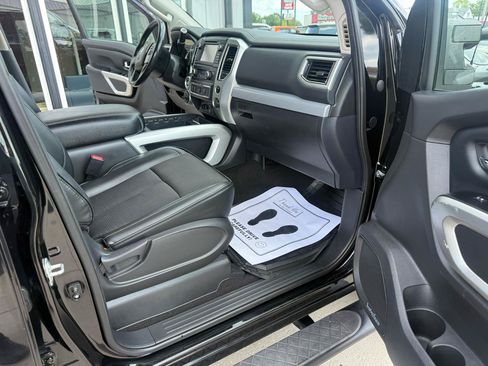 Used 2017 Nissan Titan PRO-4X AWD/4WD image 15
