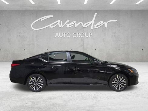 New 2026 Nissan Altima 2.5 SV FWD image 18