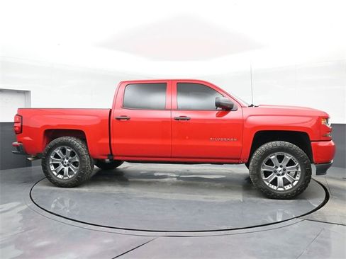 Used 2018 Chevrolet Silverado 1500 Custom w/ Custom Value Package image 11