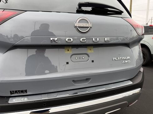 Used 2023 Nissan Rogue Platinum w/ Platinum Premium Package image 7