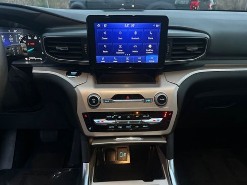 Certified 2024 Ford Explorer XLT w/ Equipment Group 202A image 30