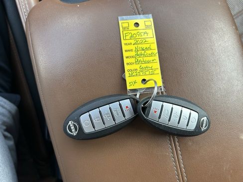 Used 2022 Nissan Pathfinder Platinum w/ Cargo Package image 15