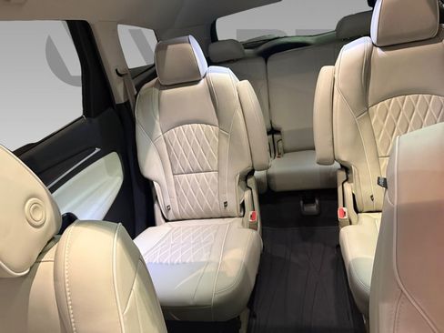 Used 2022 Buick Enclave Avenir w/ Avenir Technology Package image 2