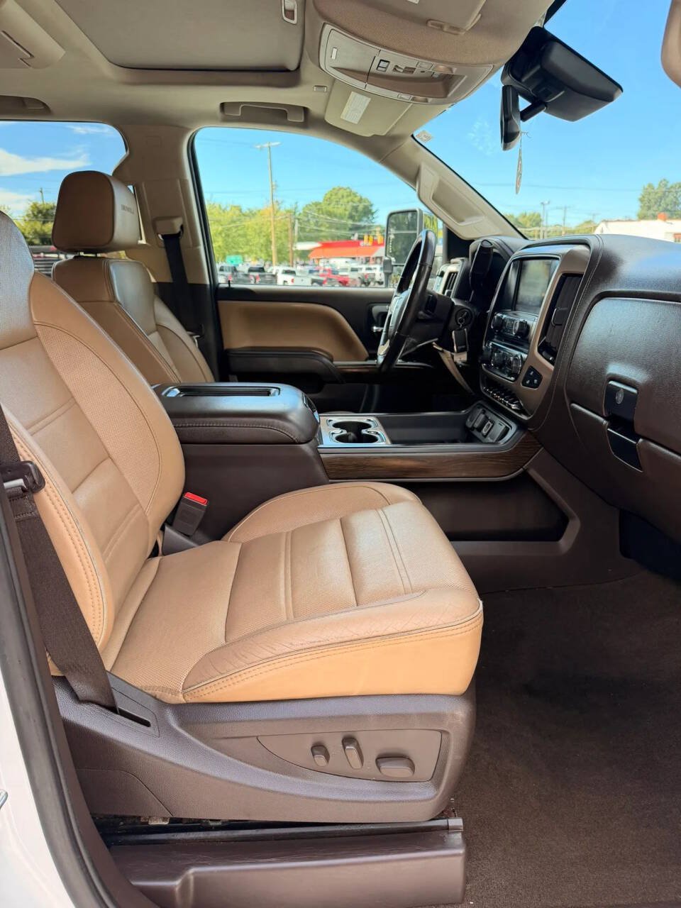 Used 2018 GMC Sierra 2500 Denali w/ Duramax Plus Package AWD/4WD image 23