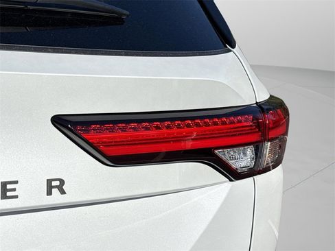 Used 2024 Mitsubishi Outlander SE image 48