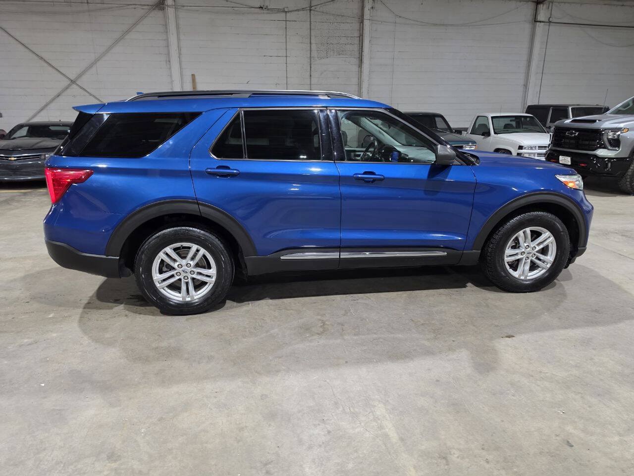 Used 2020 Ford Explorer XLT w/ Equipment Group 202A AWD/4WD image 14