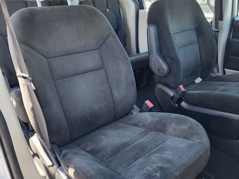 Used 2016 Dodge Grand Caravan American Value Package FWD image 7