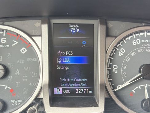 Used 2022 Toyota Tacoma SR5 w/ Technology Package RWD image 18