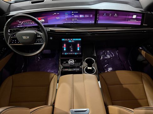 Used 2025 Cadillac Escalade Premium Luxury w/ LPO, Floor Liner Package AWD/4WD image 13