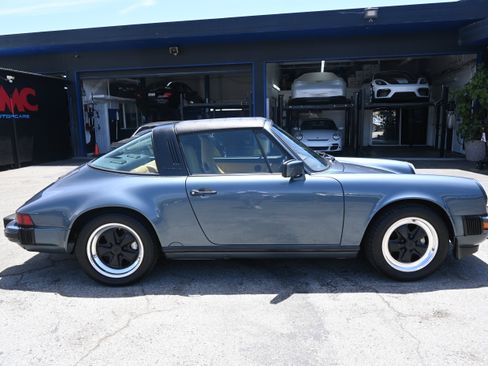 Used 1987 Porsche 911 Carrera RWD image 23