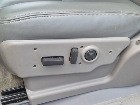 Used 2005 Chevrolet Tahoe Z71 w/ Preferred Equipment Group AWD/4WD image 16