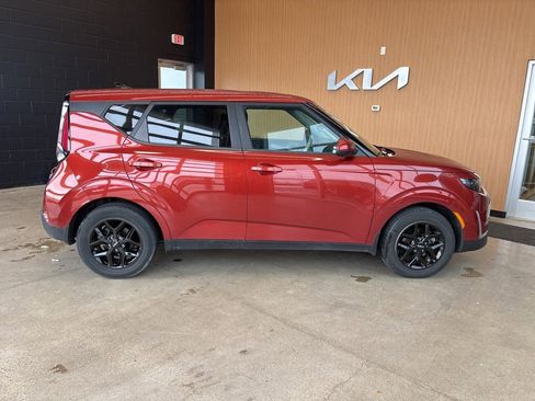 Used 2023 Kia Soul LX w/ LX Technology Package image 16