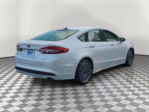 Used 2017 Ford Fusion SE w/ Fusion SE Technology Package image 6
