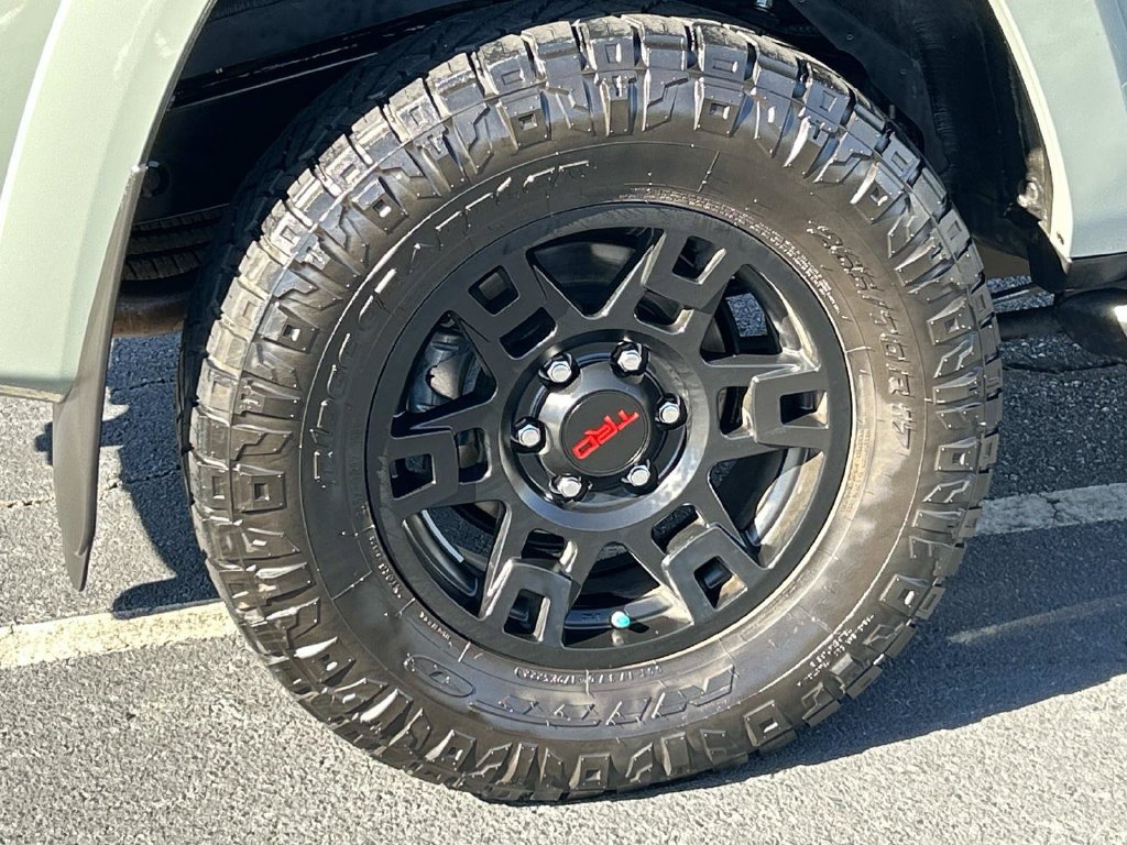 Used 2023 Toyota 4Runner TRD Off-Road Premium w/ Moonroof Package AWD/4WD image 9