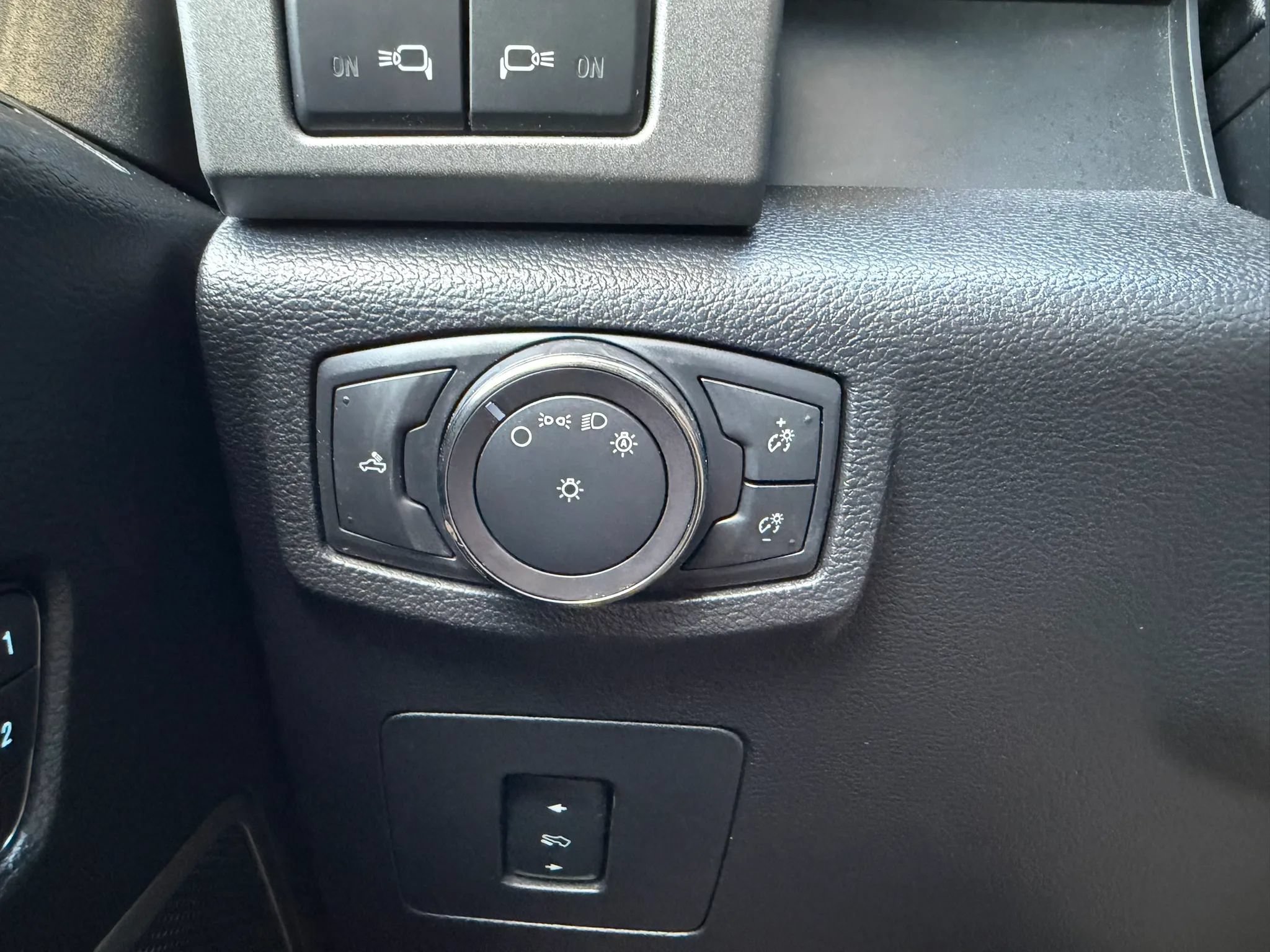 Used 2018 Ford F150 Raptor w/ Equipment Group 802A Luxury AWD/4WD image 24