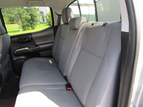 Used 2021 Toyota Tacoma SR5 AWD/4WD image 10