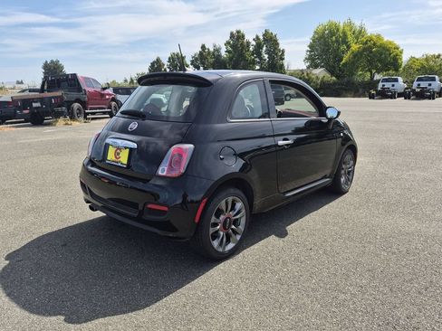 Used 2017 FIAT 500 Pop w/ Sport Appearance Package FWD image 3