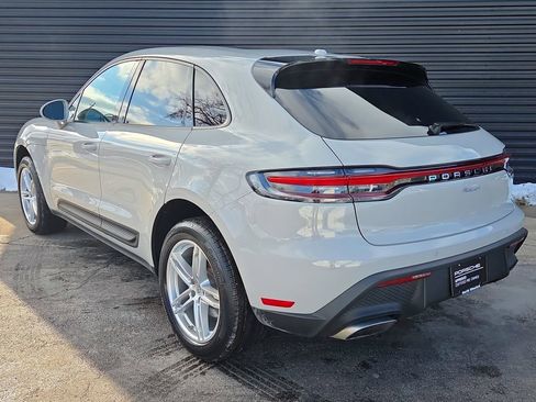 Certified 2022 Porsche Macan image 3