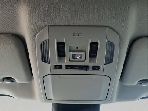 Used 2023 Toyota Highlander XLE AWD/4WD image 20