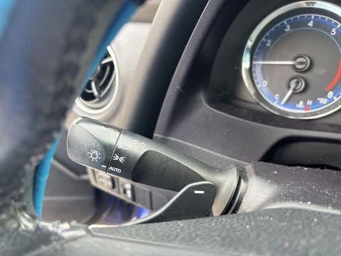 Used 2019 Toyota Corolla SE image 15