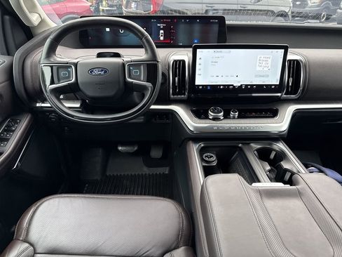 Used 2025 Ford Expedition Platinum w/ Platinum Ultimate Package AWD/4WD image 23