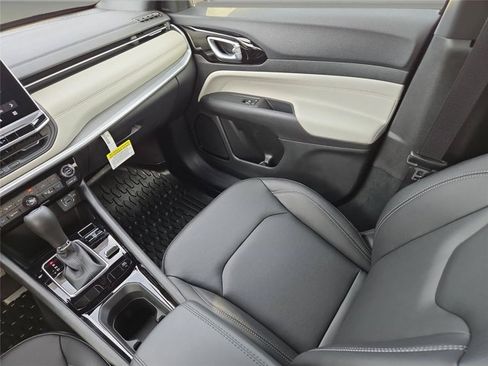 New 2026 Jeep Compass Limited AWD/4WD image 42