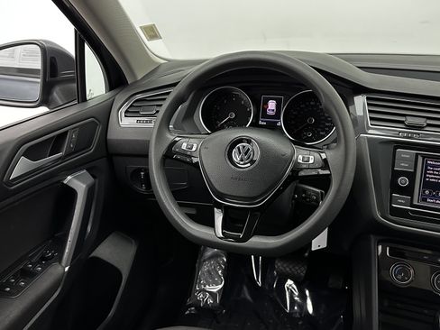 Used 2020 Volkswagen Tiguan S image 23