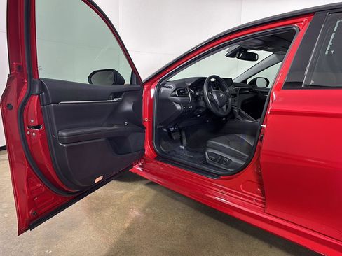 Used 2022 Toyota Camry XSE image 2