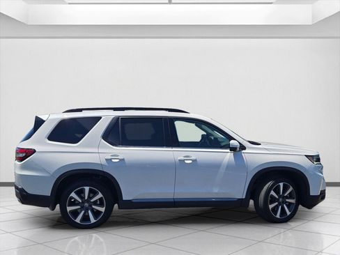 Certified 2025 Honda Pilot Touring image 4
