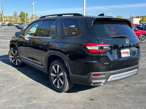 New 2025 Honda Pilot Touring image 3