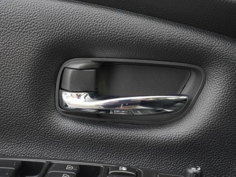 Certified 2023 Nissan Titan SV image 8