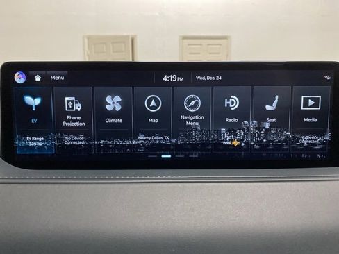 Used 2024 Genesis G80 image 41