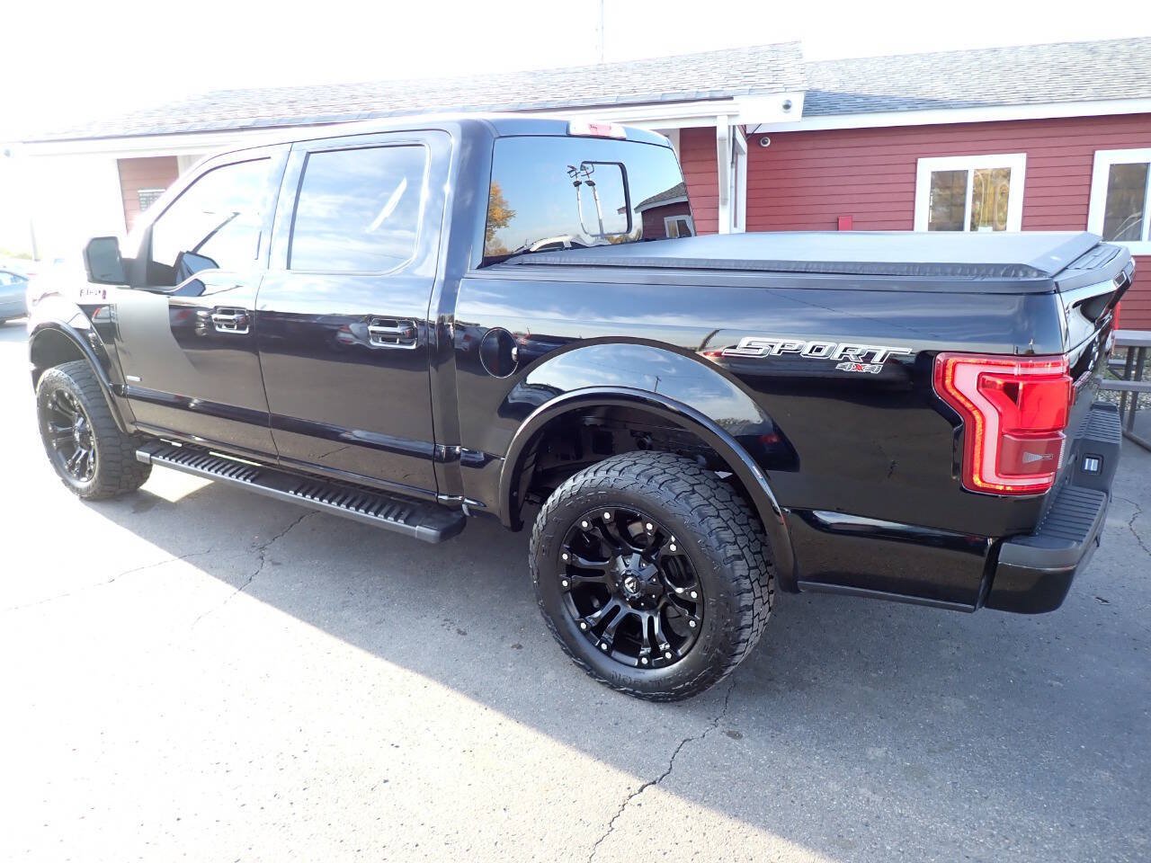 Used 2017 Ford F150 XLT w/ Equipment Group 302A Luxury AWD/4WD image 4
