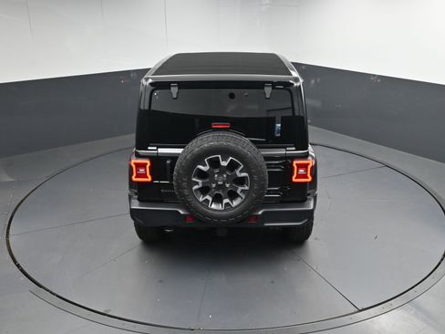 Used 2025 Jeep Wrangler Sahara image 35