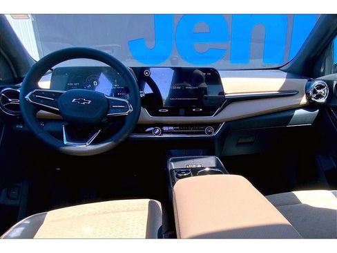 Used 2026 Chevrolet Equinox ACTIV w/ Convenience Package III AWD/4WD image 17