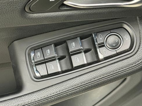 Used 2024 Porsche Macan AWD/4WD image 15