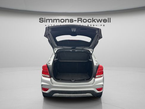 Used 2020 Chevrolet Trax LT w/ LT Convenience Package image 8