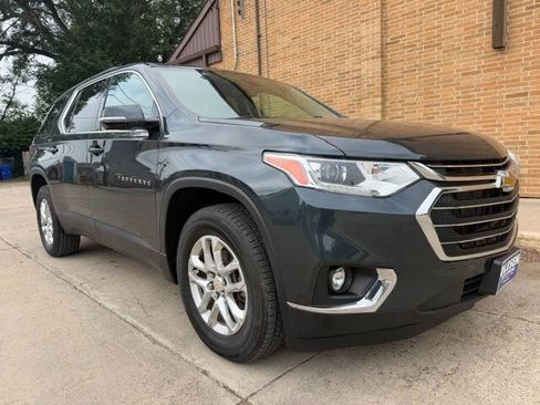 Used 2020 Chevrolet Traverse LT w/ Driver Confidence II Package AWD/4WD image 2