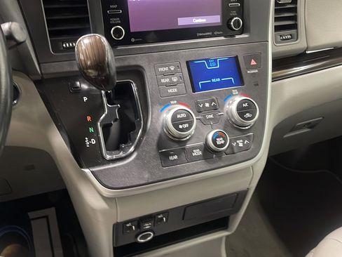 Used 2020 Toyota Sienna XLE FWD image 10