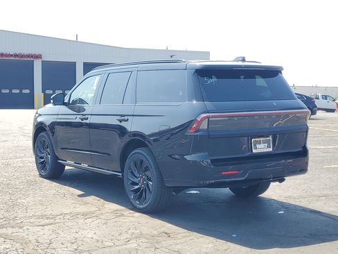 New 2026 Lincoln Navigator Reserve AWD/4WD image 3