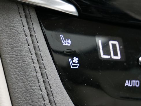 Used 2024 Cadillac XT6 Premium Luxury AWD/4WD image 34