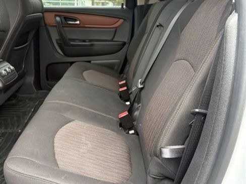 Used 2017 Chevrolet Traverse LT w/ Style and Technology Package FWD image 18